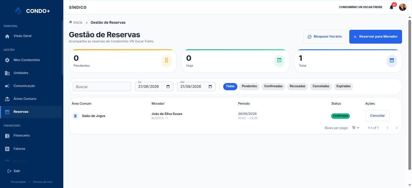 Gestão de reservas com filtros por status e lista de solicitações